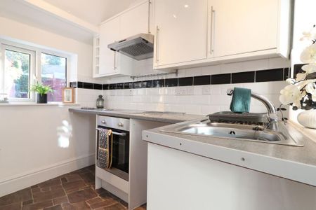 2 bedroom end of terrace house to rent - Photo 2