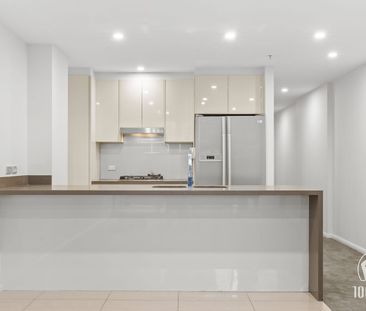 One bedroom plus a large study next to East Village. - Photo 2