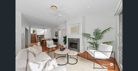 Beautiful Home, Great Location, Space and Style - Photo 4