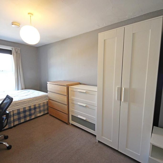 5 bedroom flat to rent - Photo 1