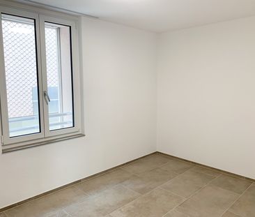 "moderne 3.5-Zimmer-Wohnung mit sonnigem Sitzplatz an zentraler und... - Photo 1