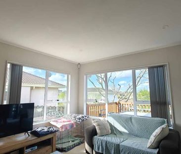 Private, Spacious & Pet-Friendly Gem in Unsworth Heights - Photo 5