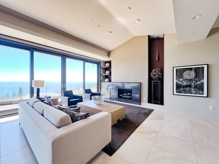 Lap of Luxury! - Photo 3