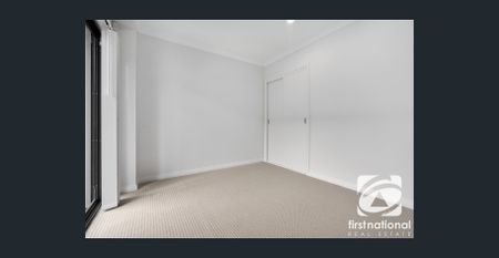 Stylish 3-Bedroom Townhouse – Oran Park - Photo 3