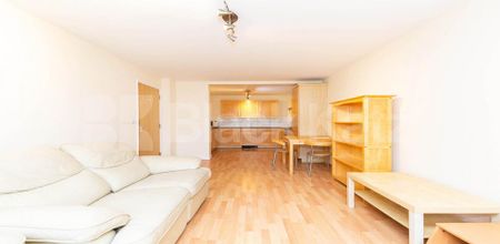 Spacious two bed two bath set within a modern devlopment - Photo 2