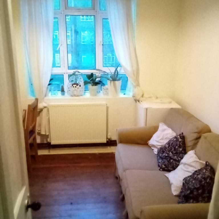 1 bedroom in a flat share to rent - Photo 1