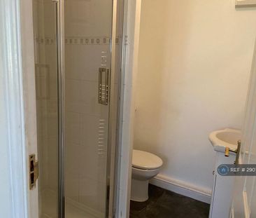 4 bedroom semi-detached house to rent - Photo 1