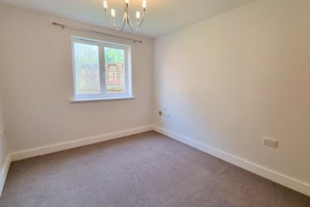 2 bedroom ground floor flat to rent - Photo 4