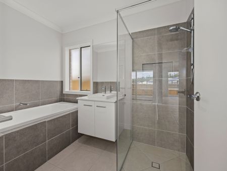 26 Alpine Cct, Redbank Plains QLD 4301 - House For Rent | Domain - Photo 3