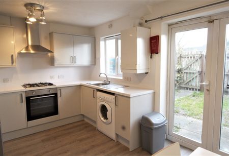 4 Bed Semi-Detached House, Stretford Road, M15 - Photo 3