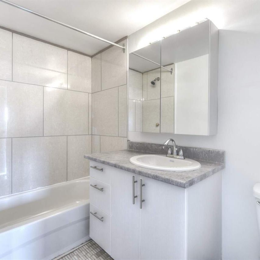 Beautiful 1-Bedroom - Metro Cote-Vertu - 1150 Côte-Vertu, Montréal - Photo 1