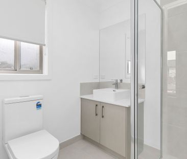 Luxury Living in a Peaceful Family Estate - Photo 4