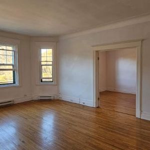 3 CH - 1 SDB - Montréal - $2,200 /mo - Photo 2