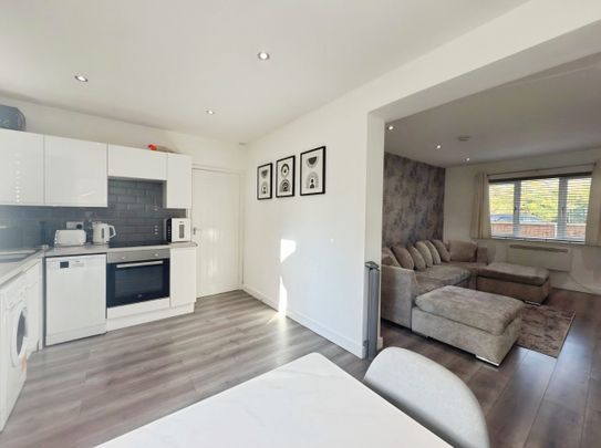 The Bungalows, The Warren, Stanford Le Hope, SS17 - Photo 1