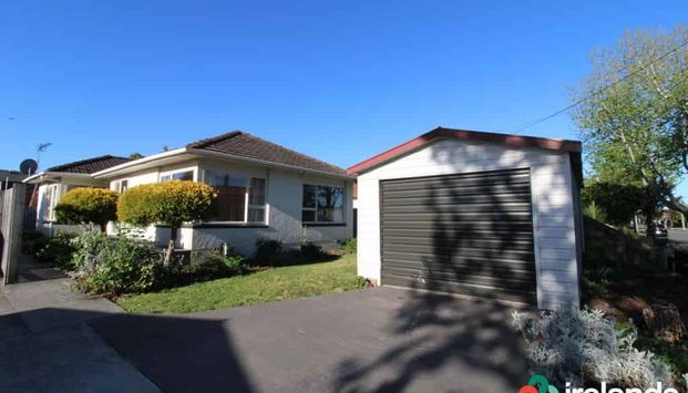 Warm Sunny Family Home - Photo 1