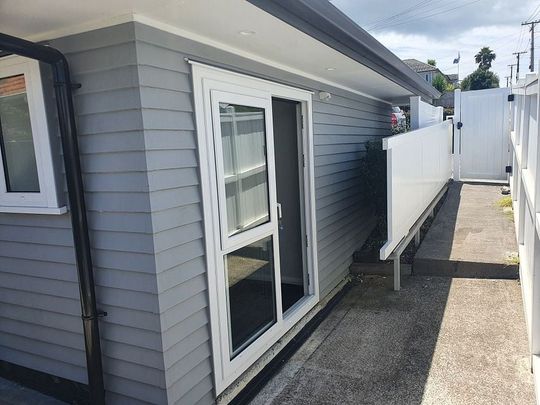 Meadowbank 1 bedroom unit - $ includes bills - Photo 1
