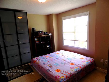 GREAT 3 BED 2.5 BATH, 2 STOREY TOWNHOUSE, W/ ATTACHED DBL GARAGE IN THE LAKE DISTRICT COMMUNITY OF SCHONSEE - Photo 5