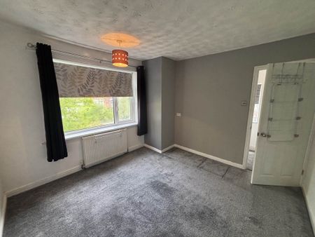 Price £1,300 pcm - Available Now - Unfurnished - Photo 4