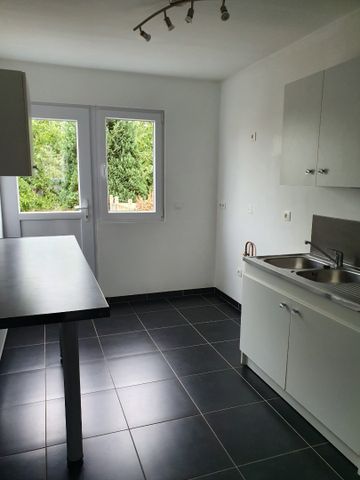 Location Maison 4 pièces 76m² JEUMONT 59460 - Photo 2