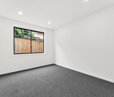 Luxury Living in a Prime Mount Waverley Location - Photo 3