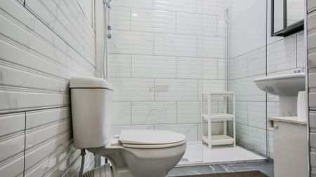 5 bedroom flat to rent - Photo 2