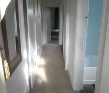 Sunny one-bedroom flat, The Glen - Photo 6