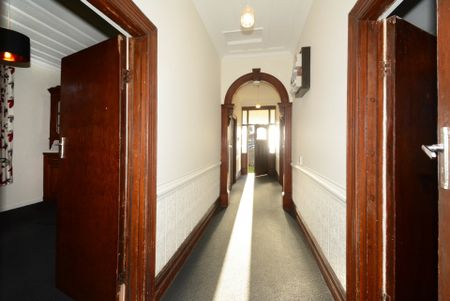 Charming Saint Kilda Rental Awaits You! - Photo 3