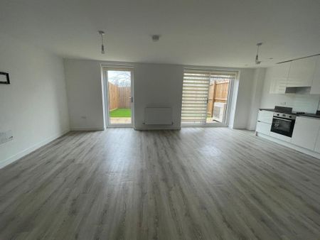 4 bedroom terraced house to rent - Photo 2