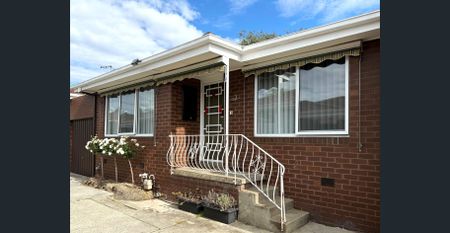 Stylishly Renovated Villa in McKinnon Secondary Zone - Photo 3