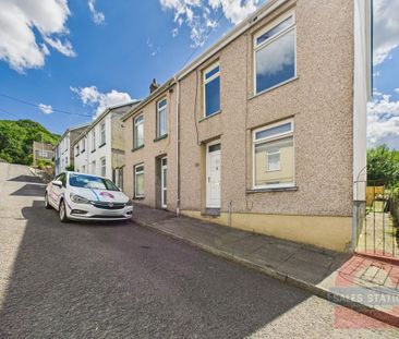 3 bedroom end of terrace house to rent - Photo 1