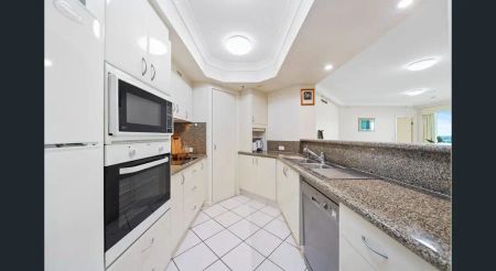 “CITY APARTMENT WITH STORY BRIDGE VIEWS - LEVEL 19” - Photo 2