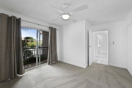 Spacious 2 Bedroom Unit in Sought After Location! - Photo 4