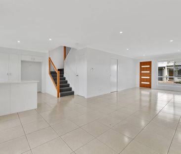 Generous Size 3 Bedroom Townhouse - Photo 2