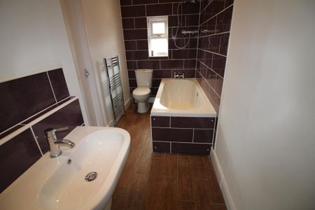 2 bedroom terraced house to rent - Photo 4