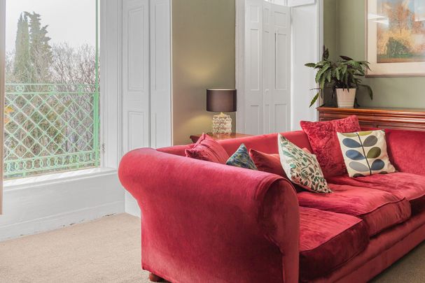 2 Bed Flat, Cornwallis Crescent, BS8 - Photo 1