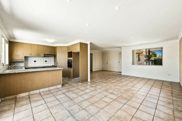 2/4A Blake Street, WILSONTON - Photo 1