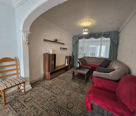 3 bedroom semi-detached house to rent - Photo 2