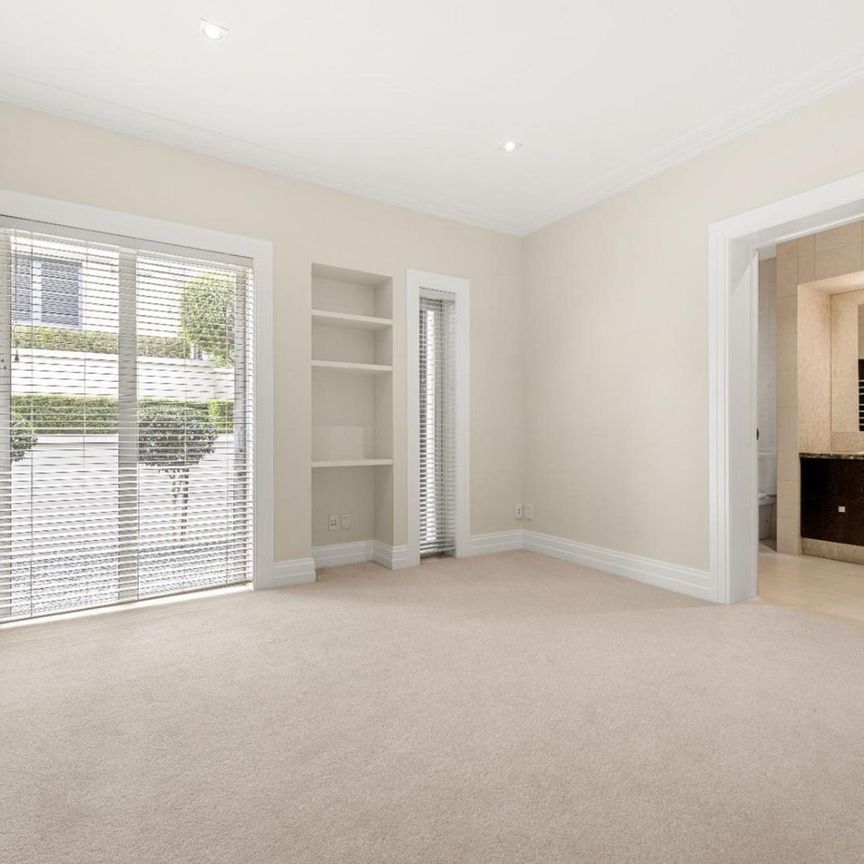 Spacious & Private Apartment with Expansive Views - Photo 1