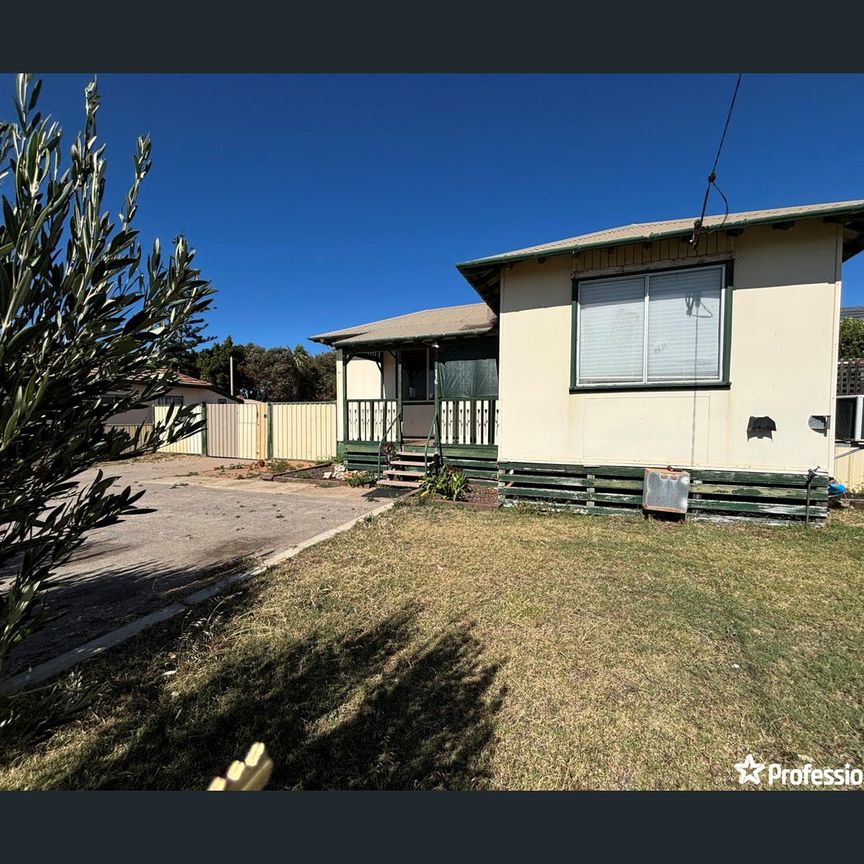 116 Francis Street, Beachlands, WA 6530 - Photo 1