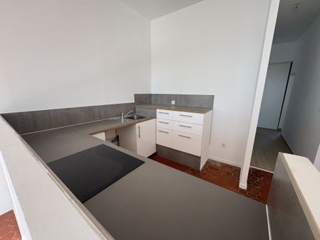 Location Appartement 4 pièces 93m² MARSEILLE 12ème - Photo 5