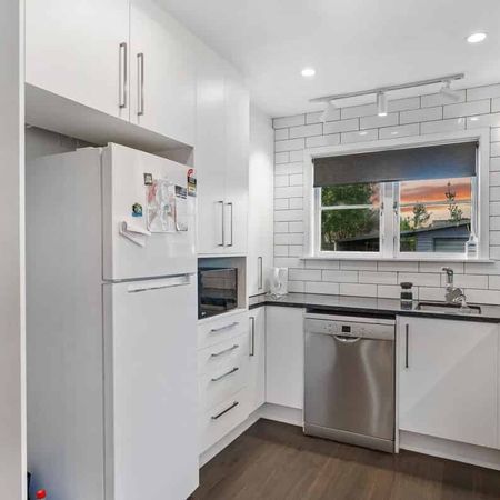 Family house at Taikata - Photo 3