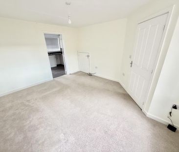 3 bedroom semi-detached house to rent - Photo 6