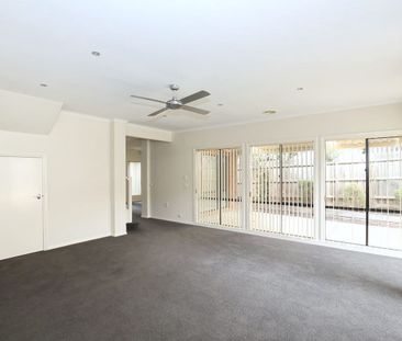 13 Chappell Drive, Watsonia North - Photo 2