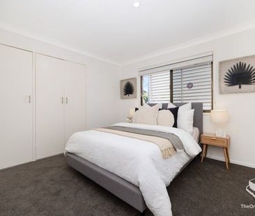 Family Sanctuary on 598sqm with multiple living zones and beautiful... - Photo 2