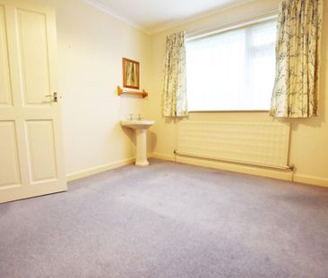 2 bedroom semi-detached bungalow to rent - Photo 6