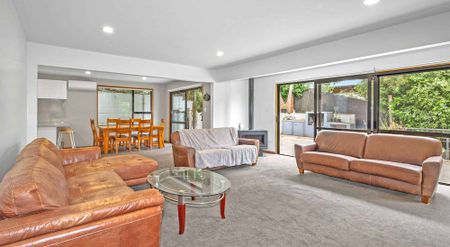 Large Home In Mount Pleasant - Photo 5