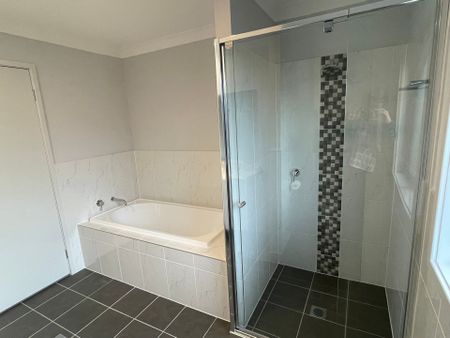 4 Bedroom Family Home - Photo 4