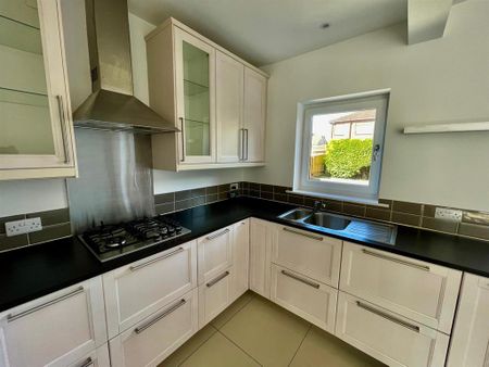 3 bedroom semi-detached house to rent - Photo 2
