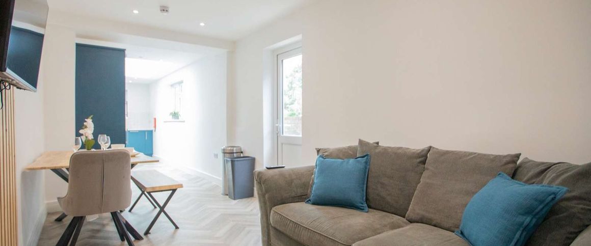 New Road Room 4 - Photo 1