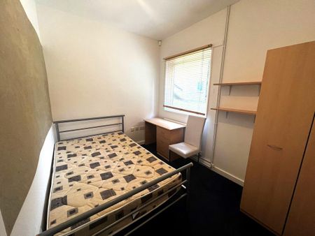 1 bedroom in a house share to rent - Photo 3